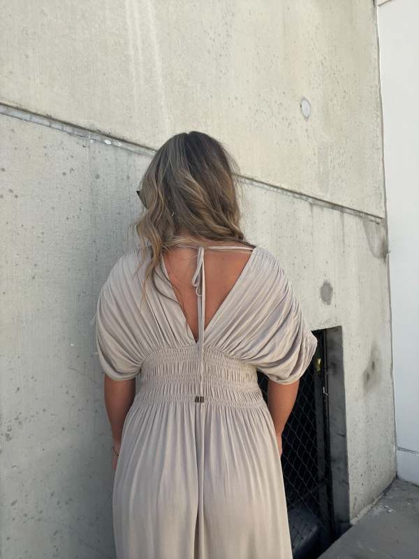 EL VESTIDO DE CORTE AURORA